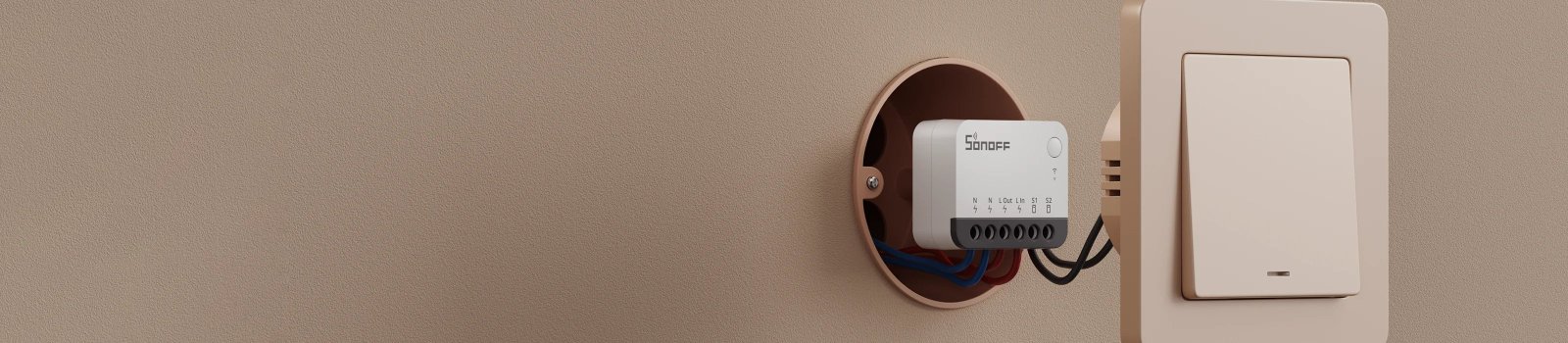 Módulo inteligente SONOFF MINI Extreme instalado detrás de un interruptor