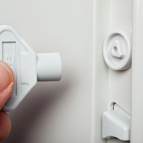 CERRADURA IDE TRIANGULAR CON LLAVE